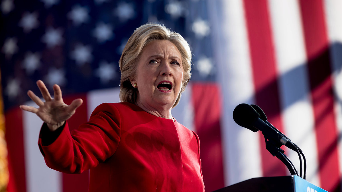 Hillary Clinton har upplevts som ett hot sedan hot blev "first lady".