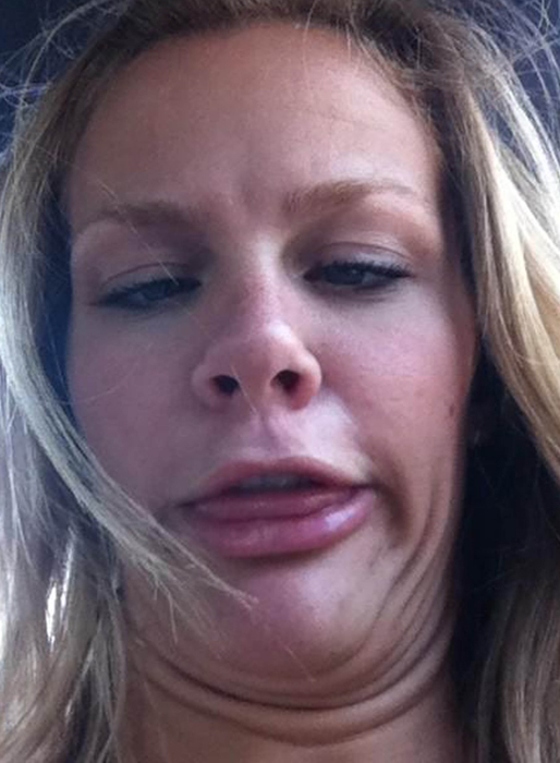 Brooklyn Decker gör en ful grimas. Brooklyn Decker gör en ful grimas.