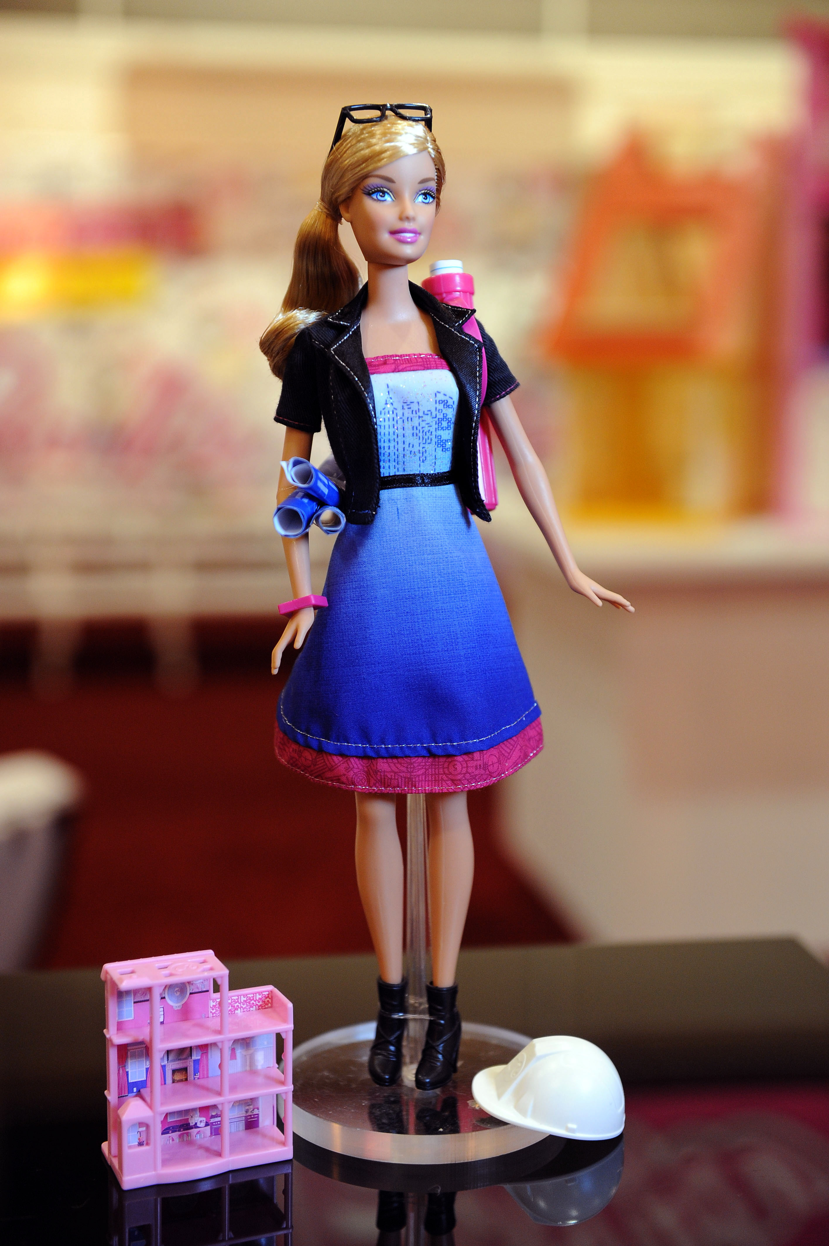 det glamourösa bombnedslaget Barbie.