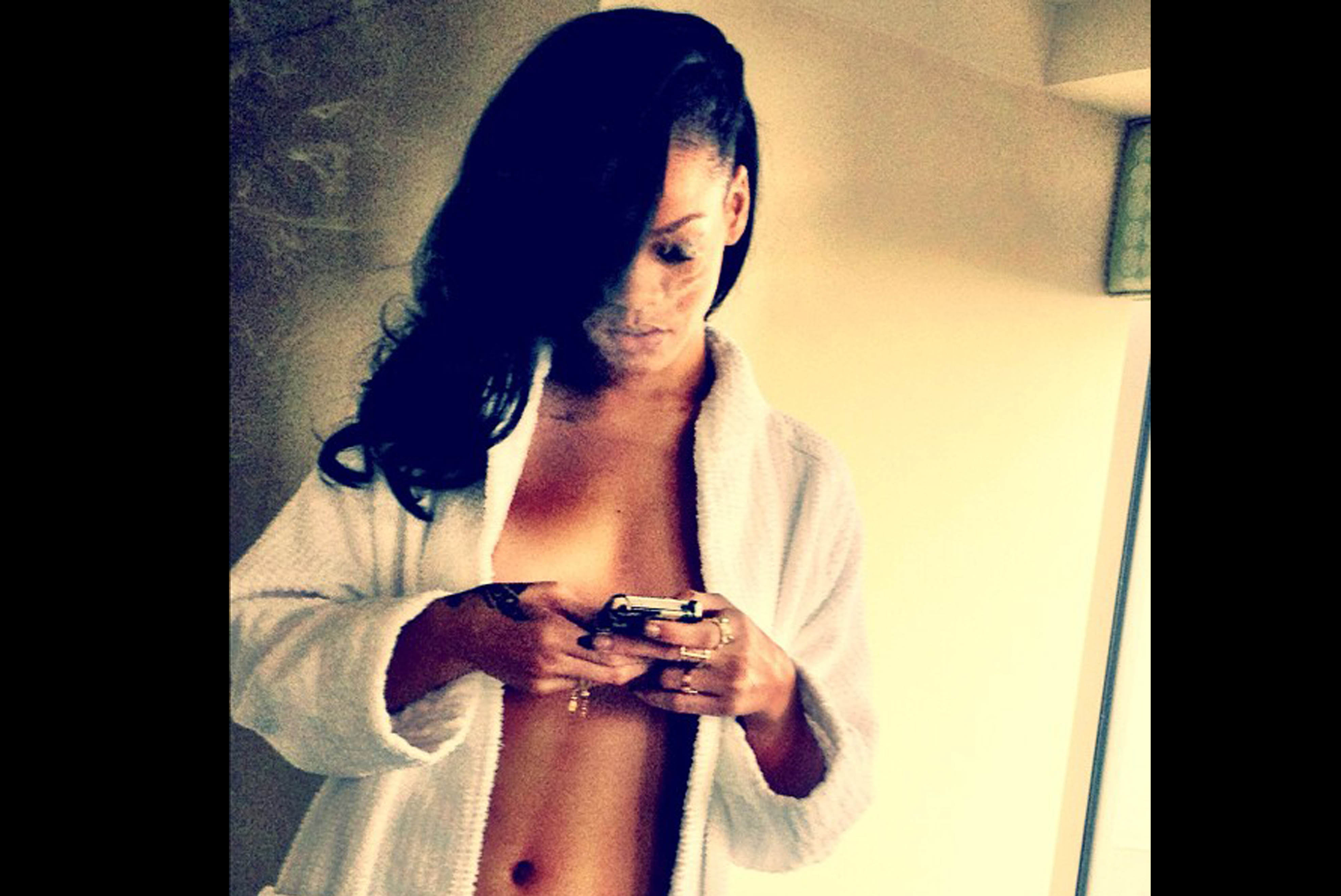 Rihanna twittrar gärna ut lättklädda bilder på sig själv. Här är ett exempel.