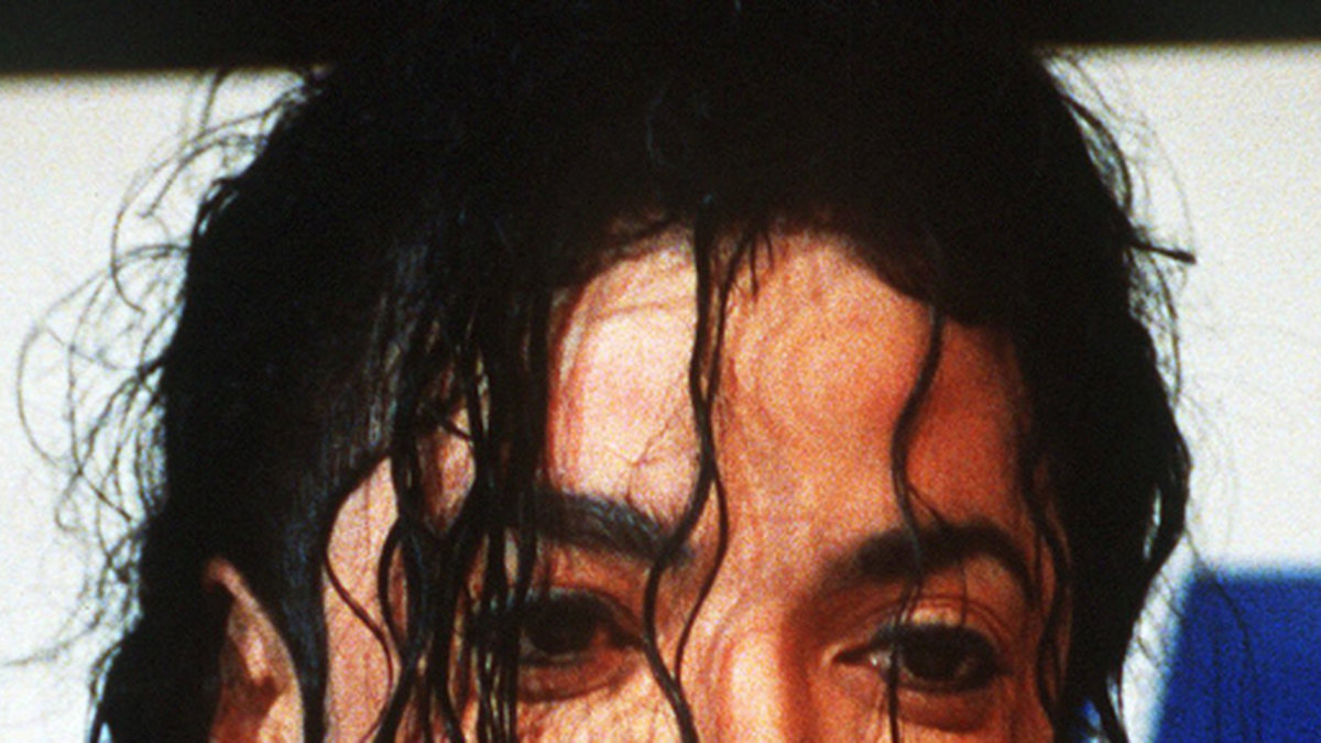 Många har upprörts över att Michael Jackson ska spelas av en vit skådespelare. 