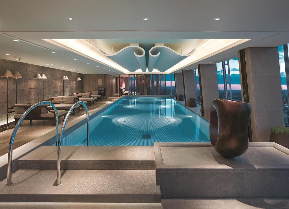 Som gäst kan man även ta ett dopp i hotellets infinitypool. Som gäst kan man även ta ett dopp i hotellets infinitypool.