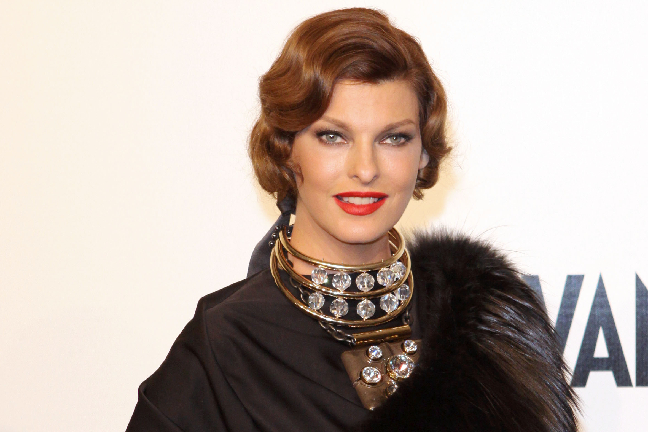 Fotogeniska Linda Evangelista har varit ansiktet utåt för många sminkprodukter genom åren. Fotogeniska Linda Evangelista har varit ansiktet utåt för många sminkprodukter genom åren.