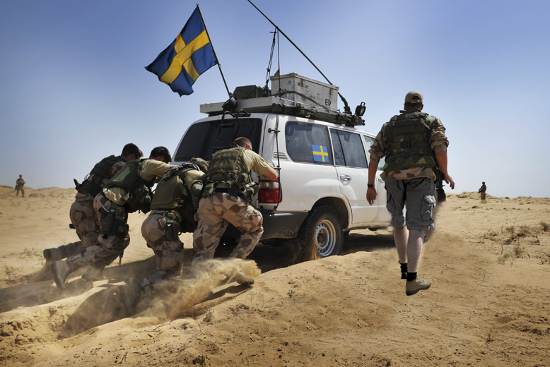 Så här skull det kunna se ut om svenska soldater fick bära shorts.
