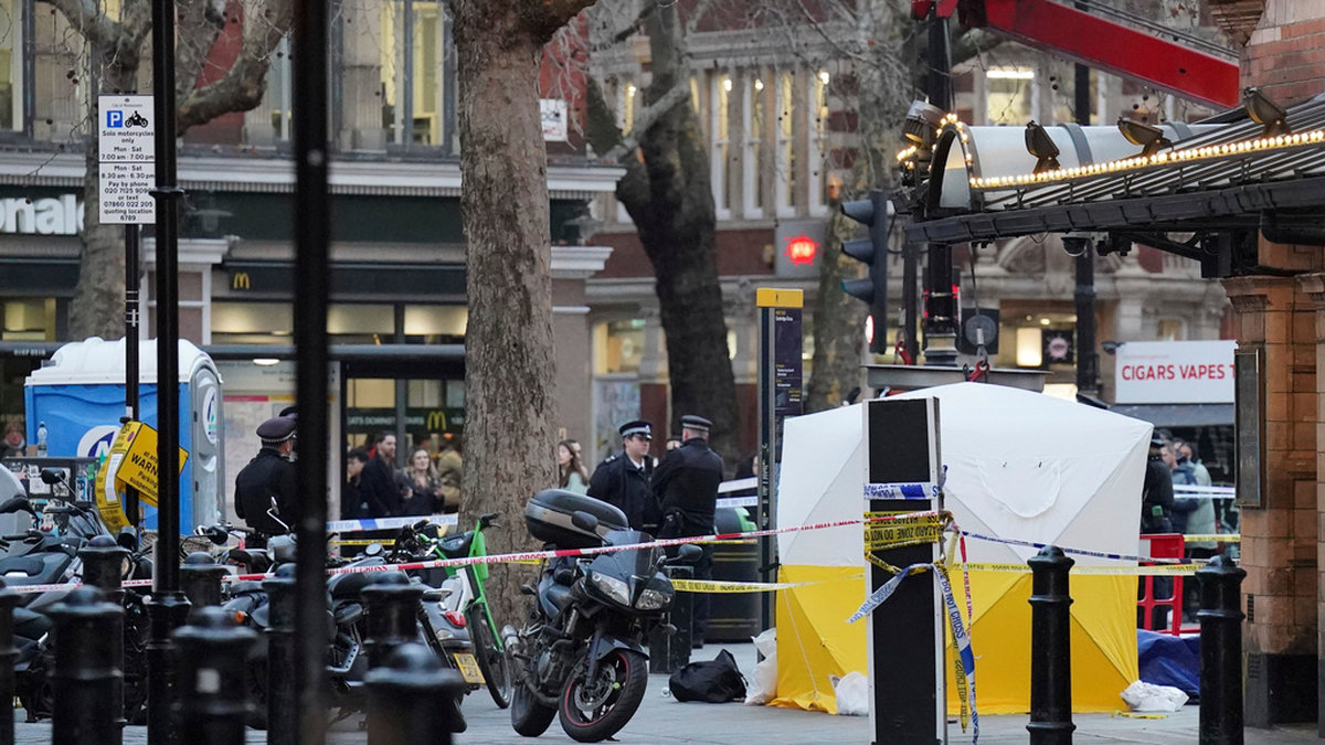 Ett polistält vid platsen för den dödliga olyckan i London.