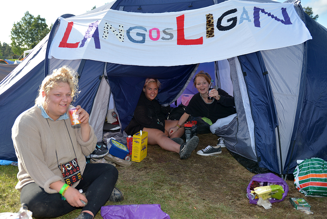 Den andra grejen med festivaler är ju att möta andra festivalare. Festival24 fastnade starkt för Langosligan, som trots att de sytt sitt emblem på tältet bara ätit en langos sedan de kom hit. Den andra grejen med festivaler är ju att möta andra festivalare. Festival24 fastnade starkt för Langosligan, som trots att de sytt sitt emblem på tältet bara ätit en langos sedan de kom hit.