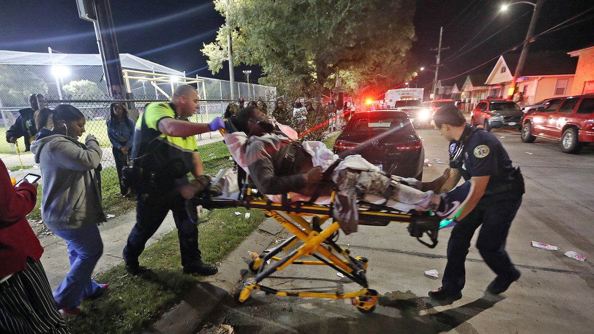 Flera personer fick föras till sjukhus efter skottlossning i New Orleans. 