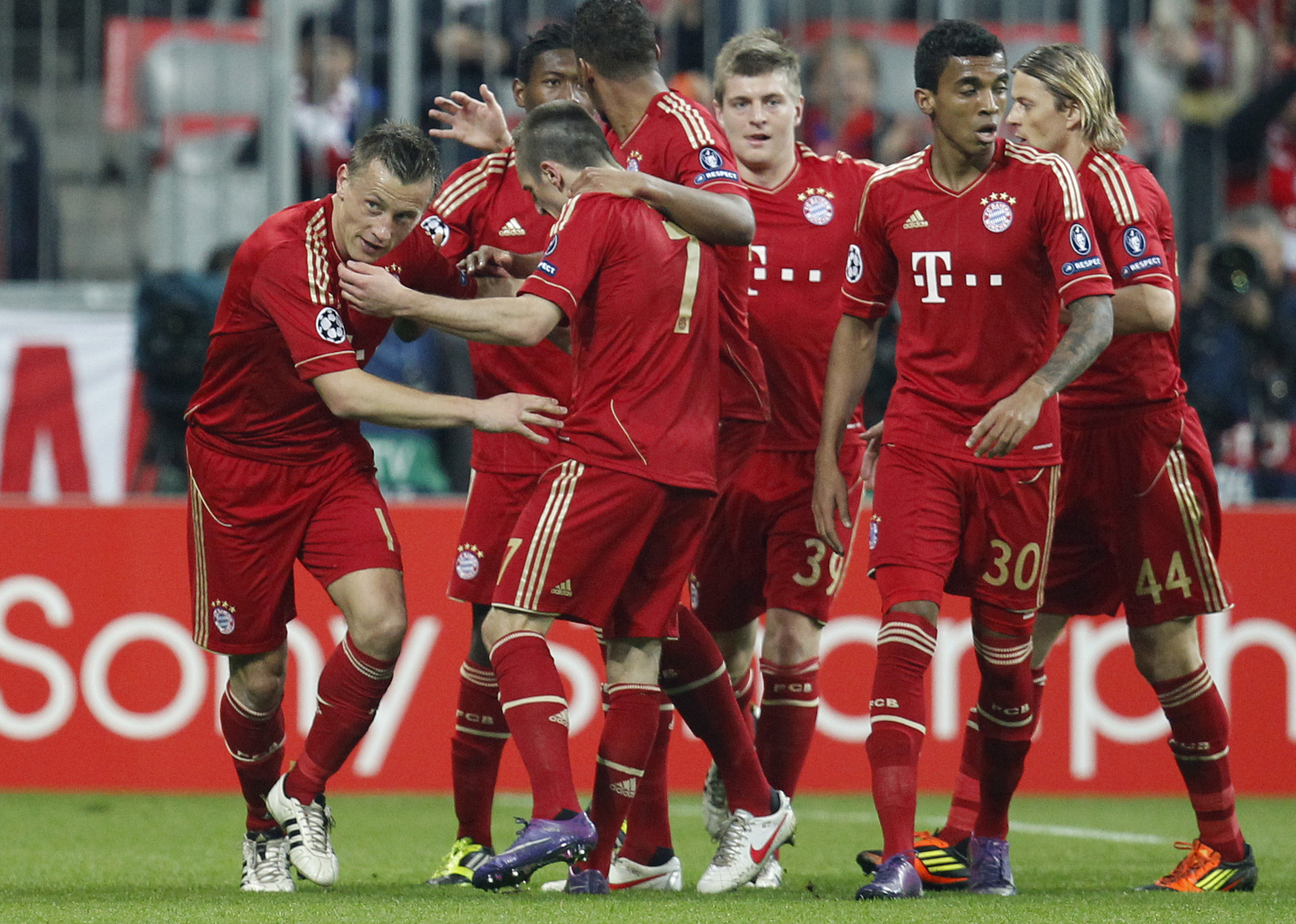 Med sammanlagt 4-0 mot Marseille tog sig Bayern enket vidare till semifinal, där nu Real Madrid väntar.