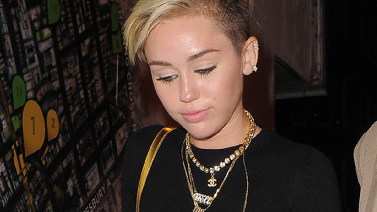Miley Cyrus gjorde London i korta jeansshorts. 