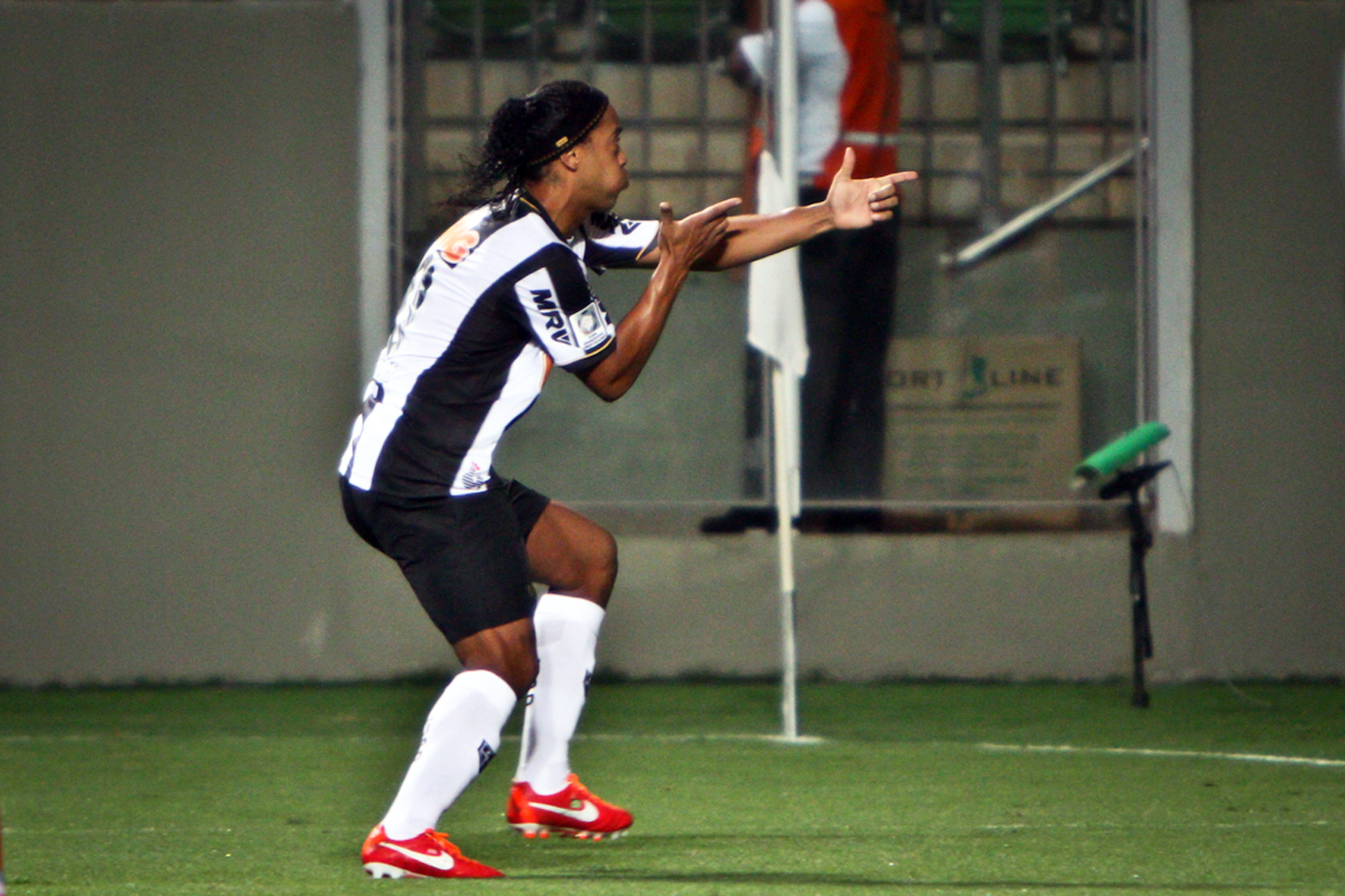 Ronaldinho gjorde två mål i matchen. 