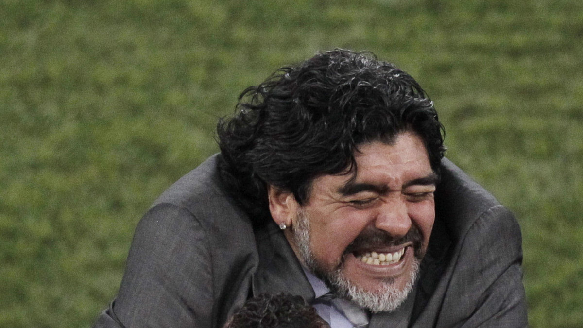 Diego Maradona firar mycket under sin tid som spelare, som tränare är han inte mycket sämre.