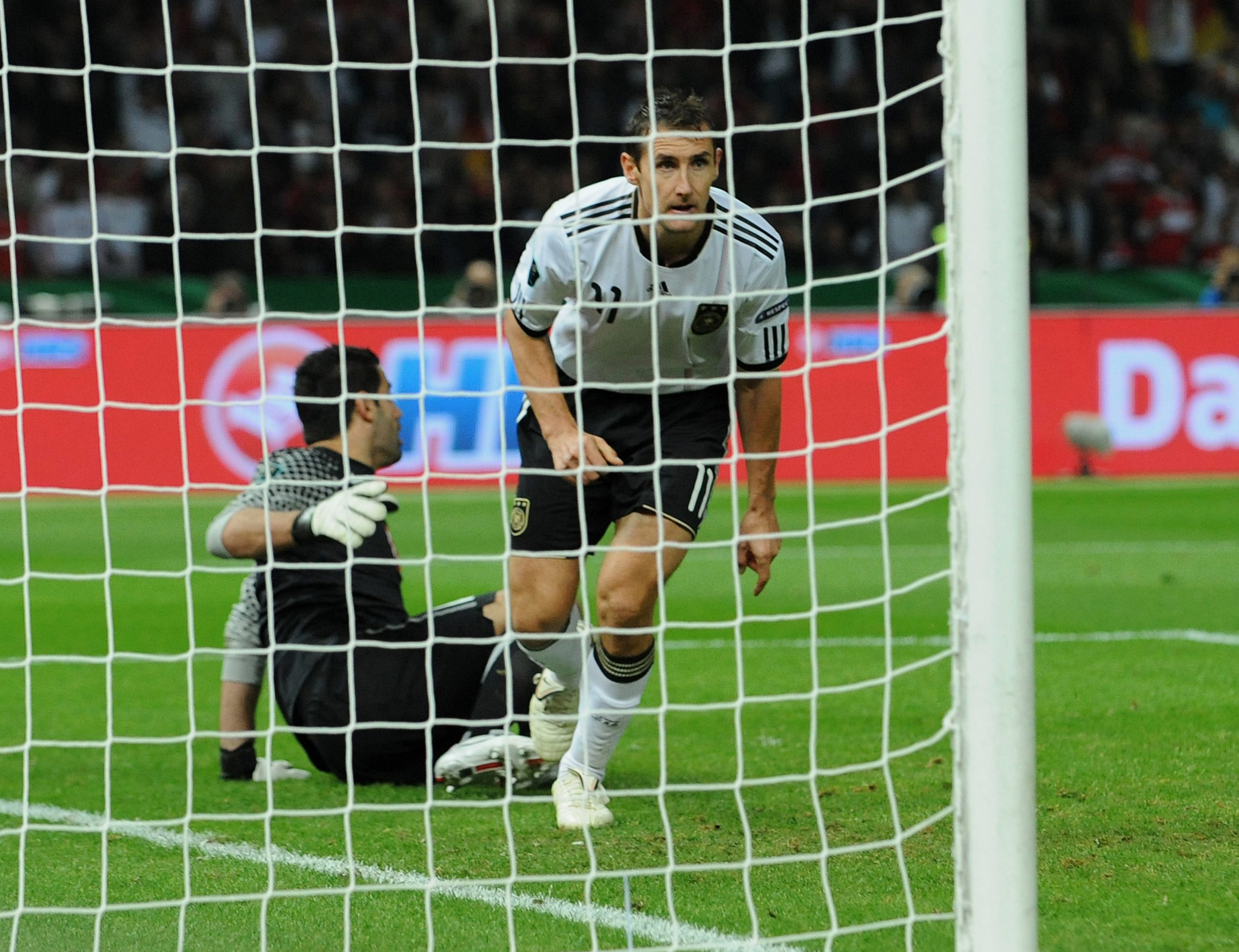 Miroslav Klose, Tyskland. Gör alltid alla mål i alla mästerskap.