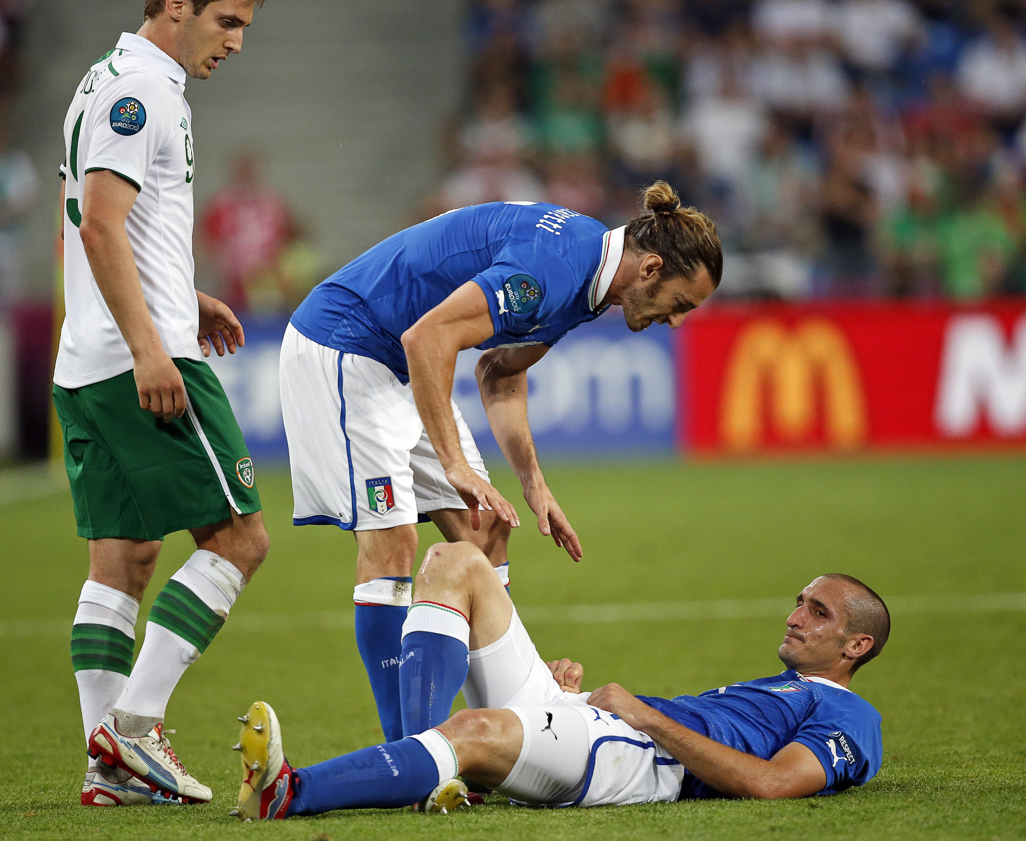 Han skadade låret i den sista gruppspelsmatchen mot Irland och de första rapporterna sa att han skulle bli borta resten av EM.