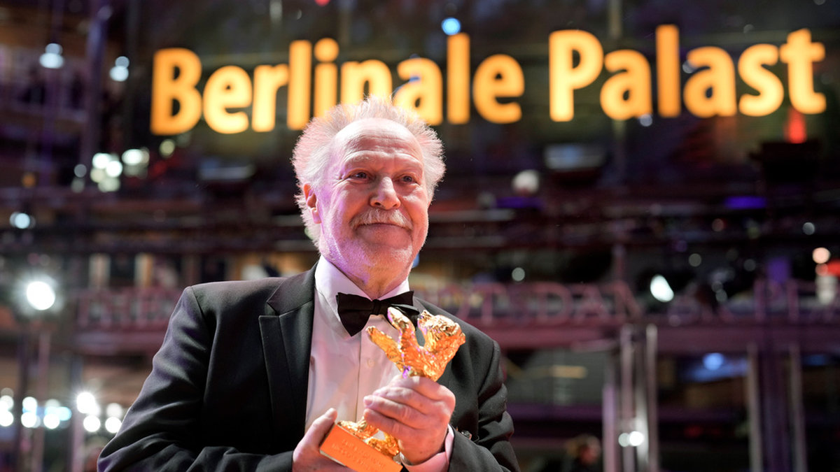 Nicolas Philibert fick Guldbjörnen i år för dokumentären 'On the Adamant'. Nästa år tvingas filmfestivalen i Berlin skära ned rejält. Arkivbild.