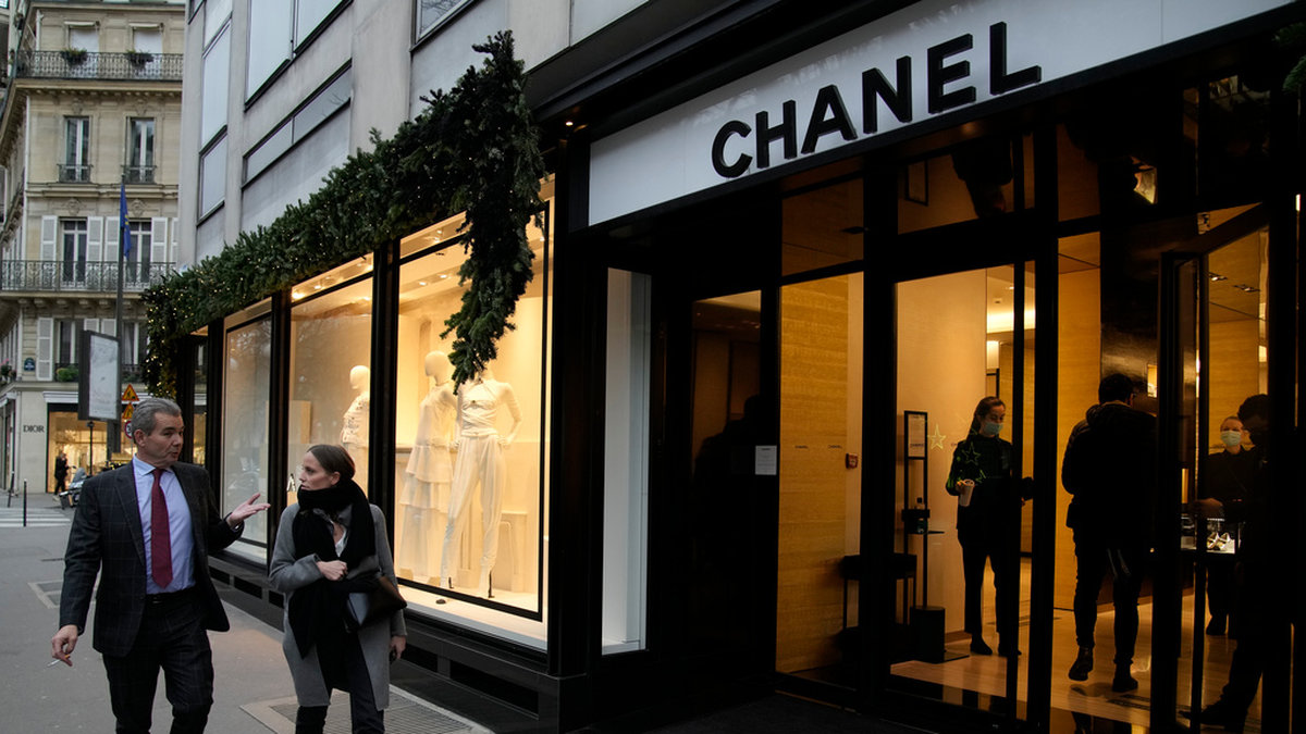 En Chanel-butik i centrala Paris. Arkivbild.