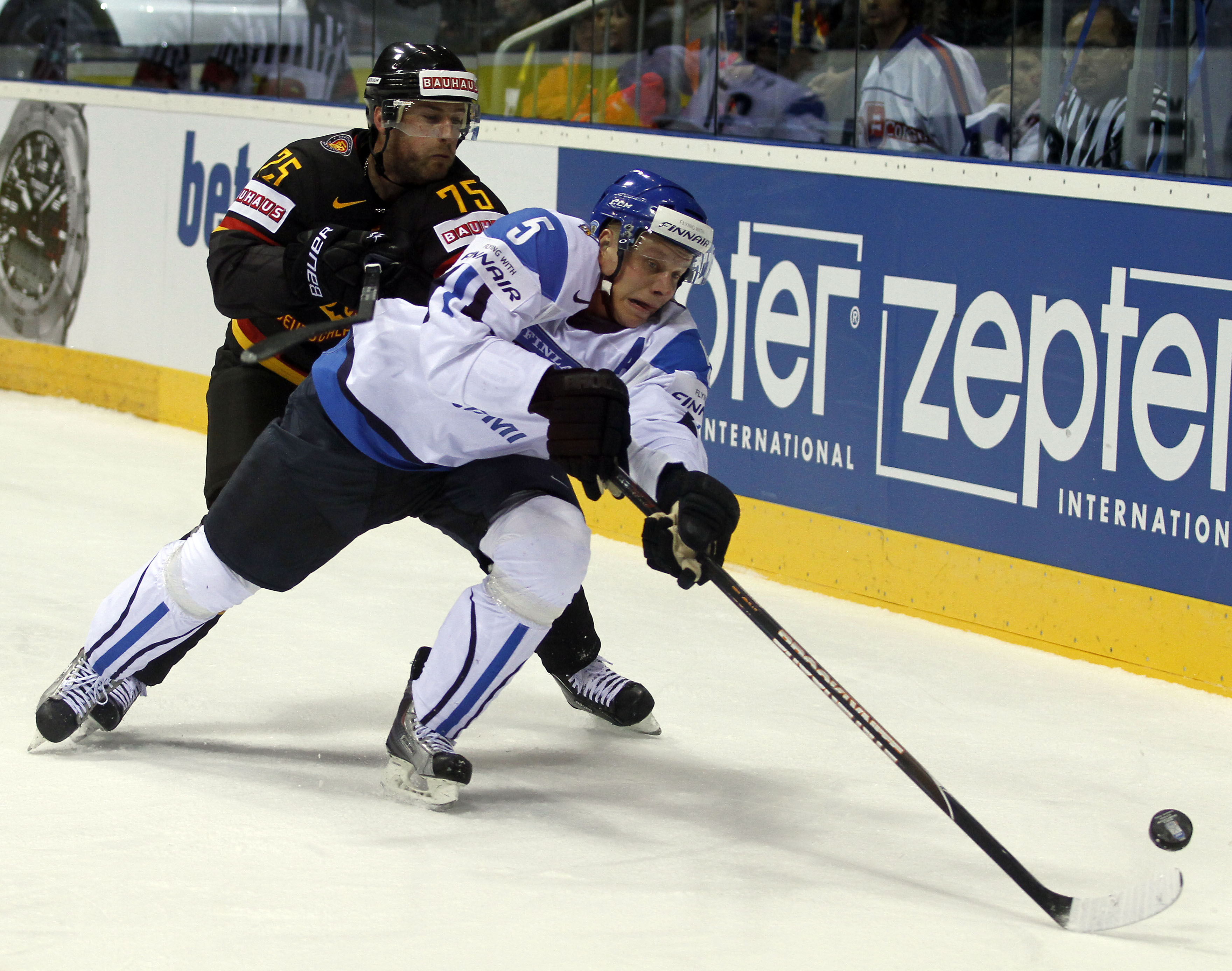 NHL-meriterade Lasse Kukkonen har spelat i KHL de senaste tre åren och är en viktig ledargestalt i det finska landslaget. NHL-meriterade Lasse Kukkonen har spelat i KHL de senaste tre åren och är en viktig ledargestalt i det finska landslaget.