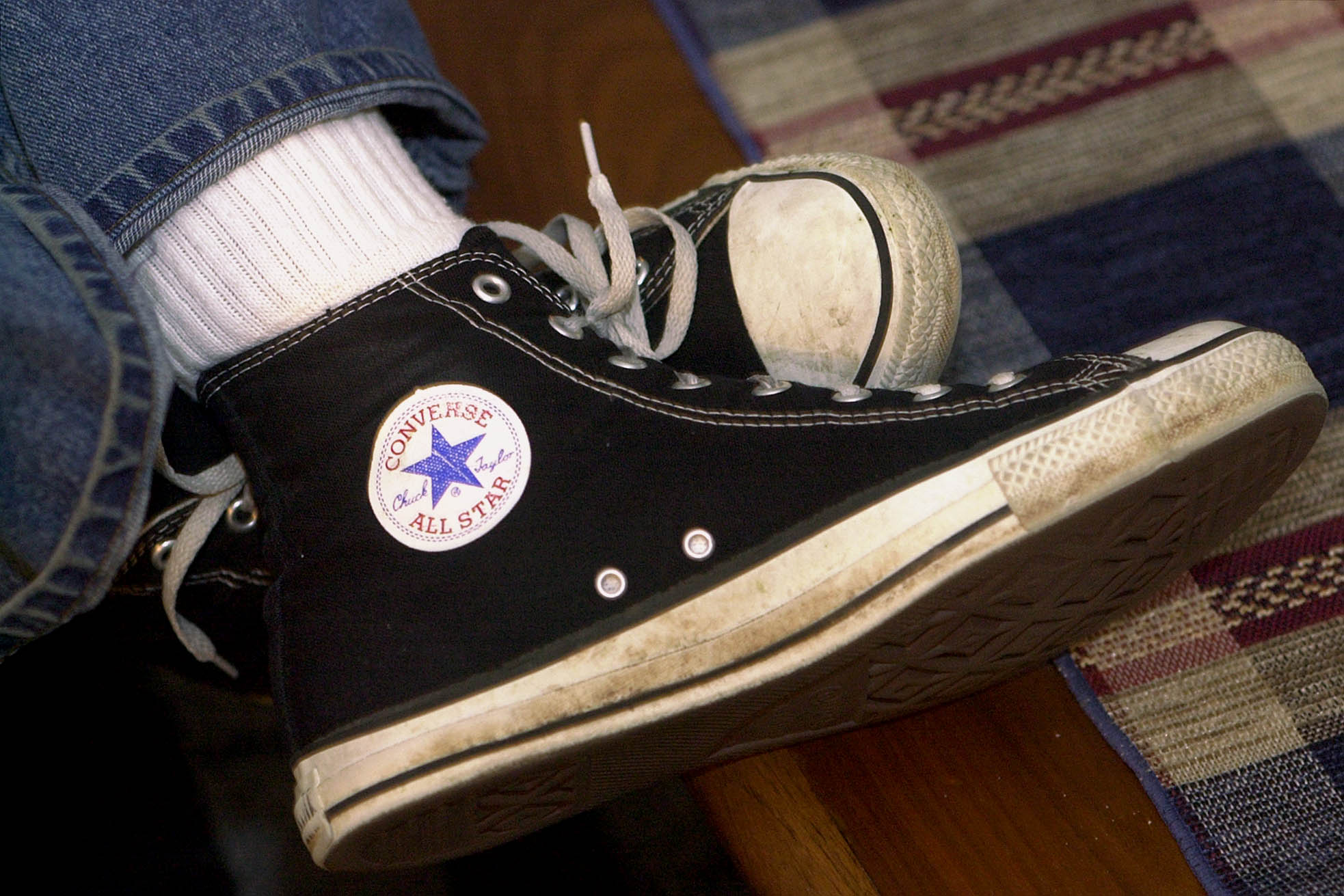 Vi kanske måste lugna oss med Converse-skorna för ett tag. Vi kanske måste lugna oss med Converse-skorna för ett tag.
