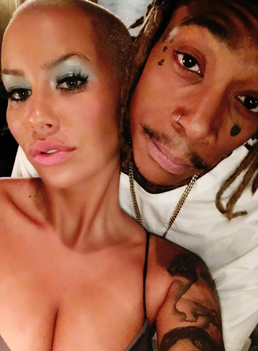 Amber Rose och Wiz Khalifa har återförenats. Amber Rose och Wiz Khalifa har återförenats.