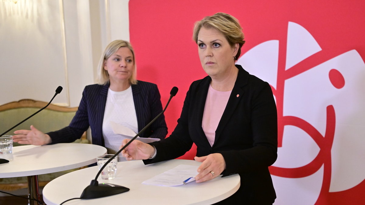 Lena Hallengren, Socialdemokraternas gruppledare i riksdagen, och Socialdemokraternas partiledare Magdalena Andersson. Arkivbild.