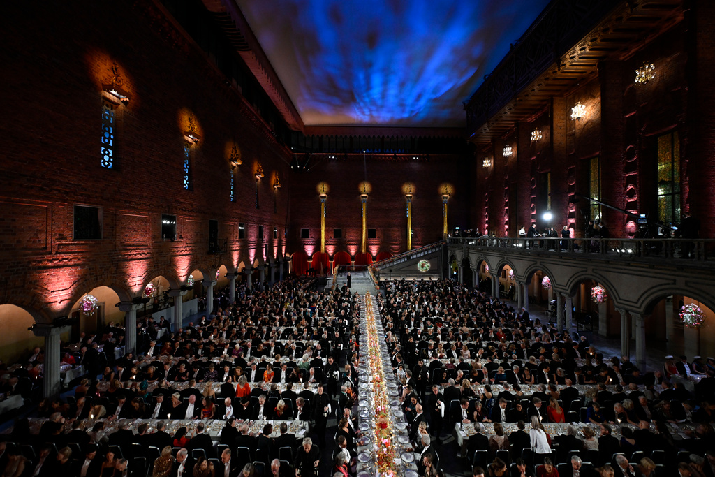 Uppsluppet på festernas fest trots champagnemalör