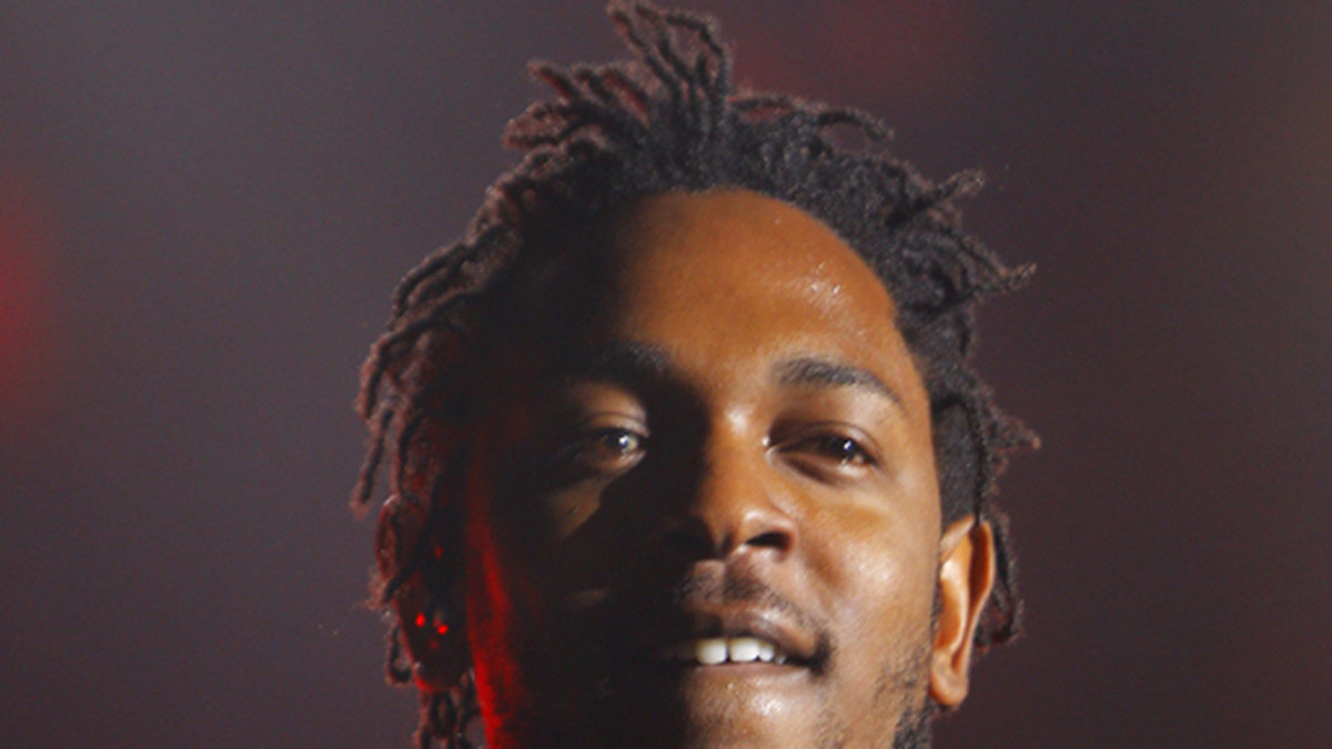 Kendrick Lamar drog in 100 miljoner kronor och hamnar på listans trettonde plats.