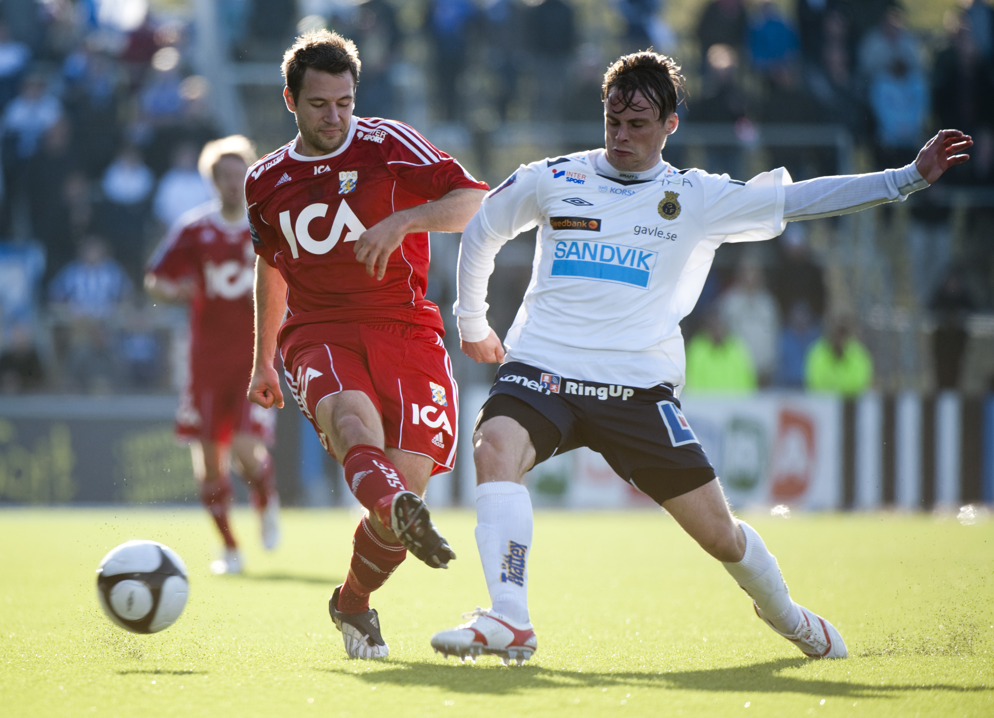 11. Hjalmar Öhagen, vänstermittfältare. Betyg: 2/5. Har en bra försäsong bakom sig. Fick förra säsongen förstörd av knäskada. 11. Hjalmar Öhagen, vänstermittfältare. Betyg: 2/5. Har en bra försäsong bakom sig. Fick förra säsongen förstörd av knäskada.