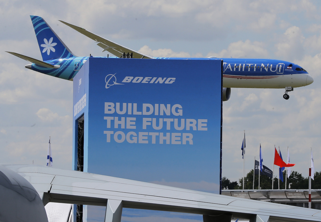 Boeing har problem med Dreamliner-planen, vilket tynger resultatet. Kassaflödet är dock positivt för första gången på nästan tre år. Arkivbild