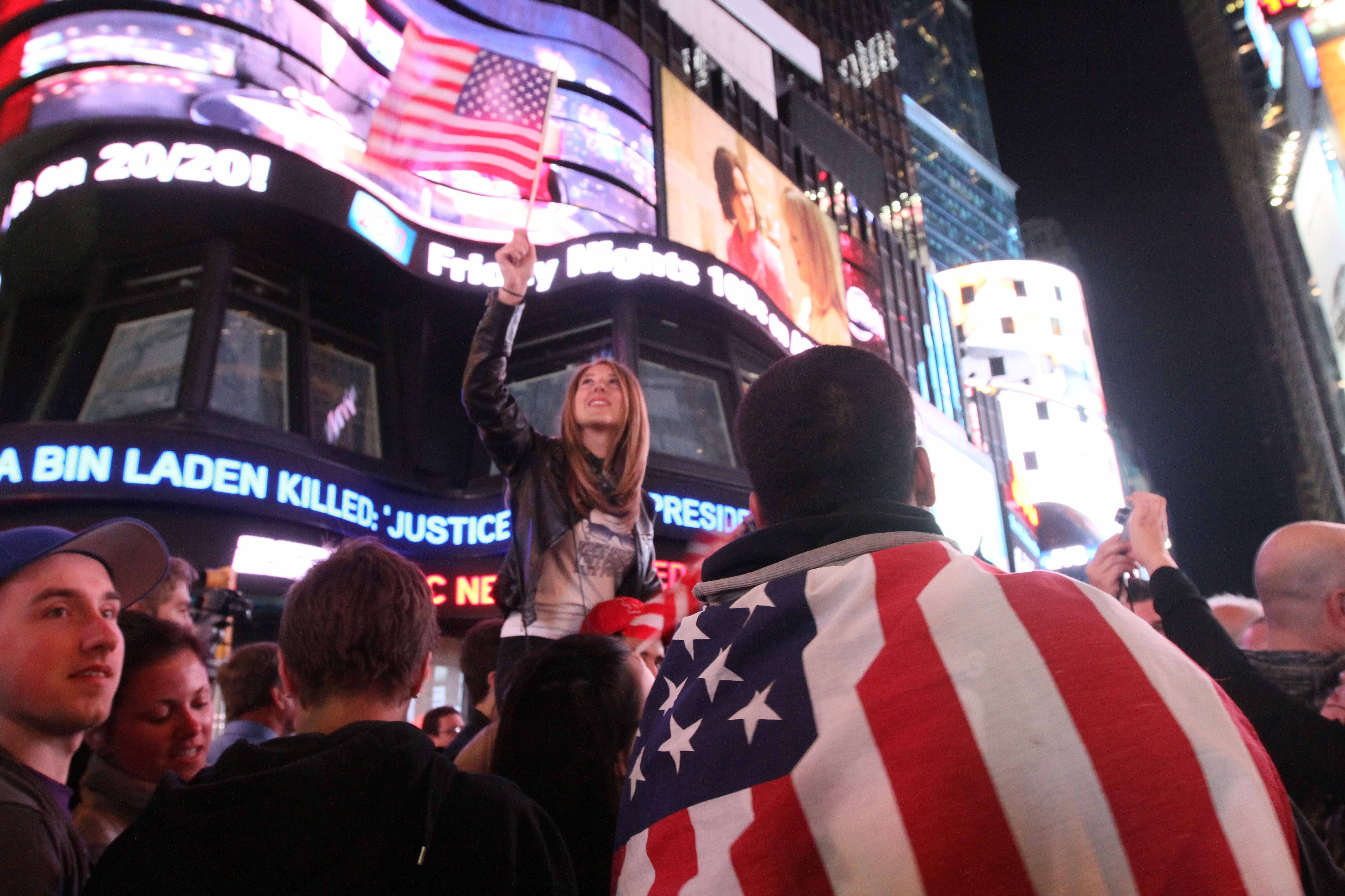 Amerikaner firar Bin Ladins död på Times Square.