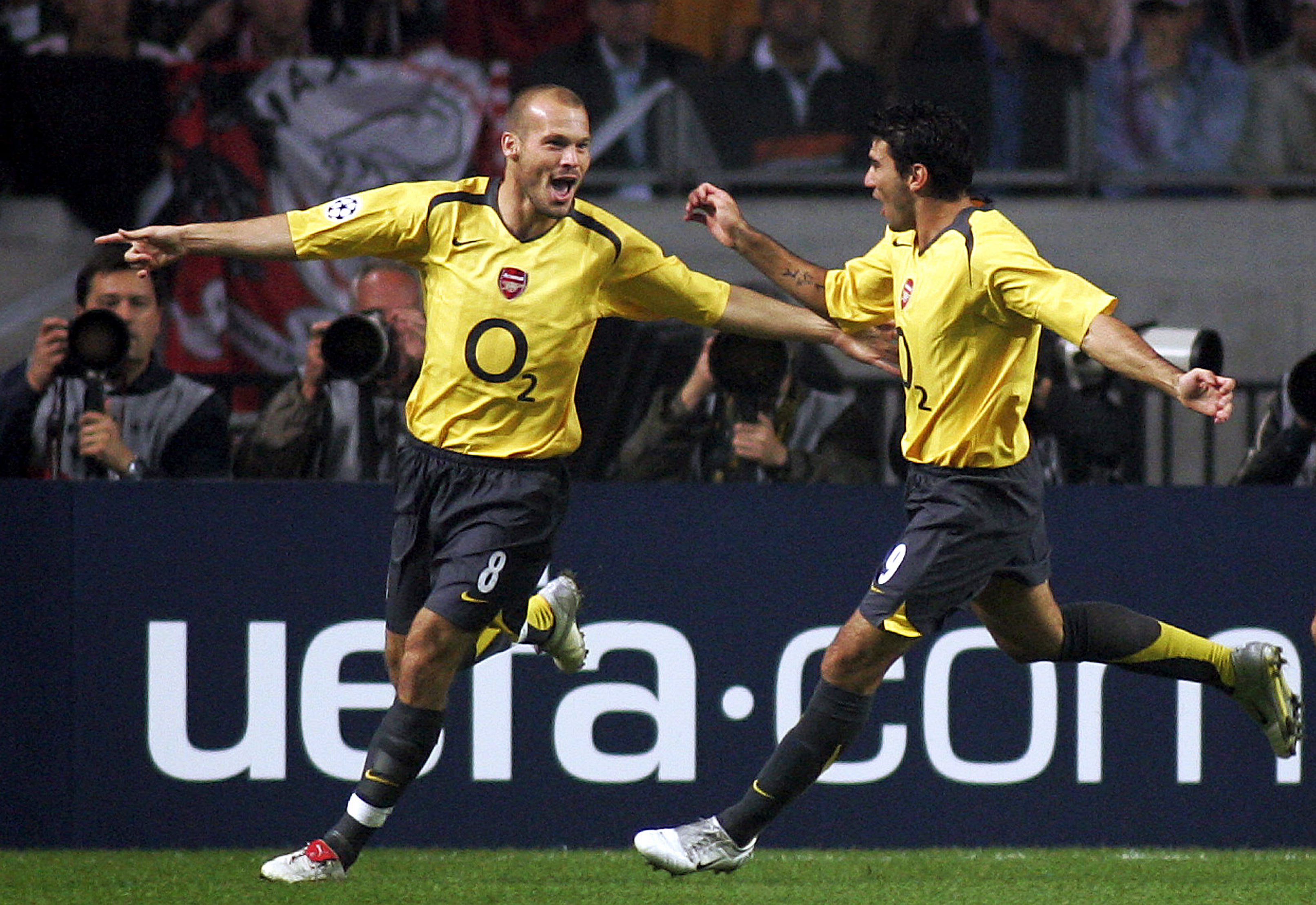 Fredrik Ljungberg jublar över ett av alla sina mål för Arsenal. Fredrik Ljungberg jublar över ett av alla sina mål för Arsenal.