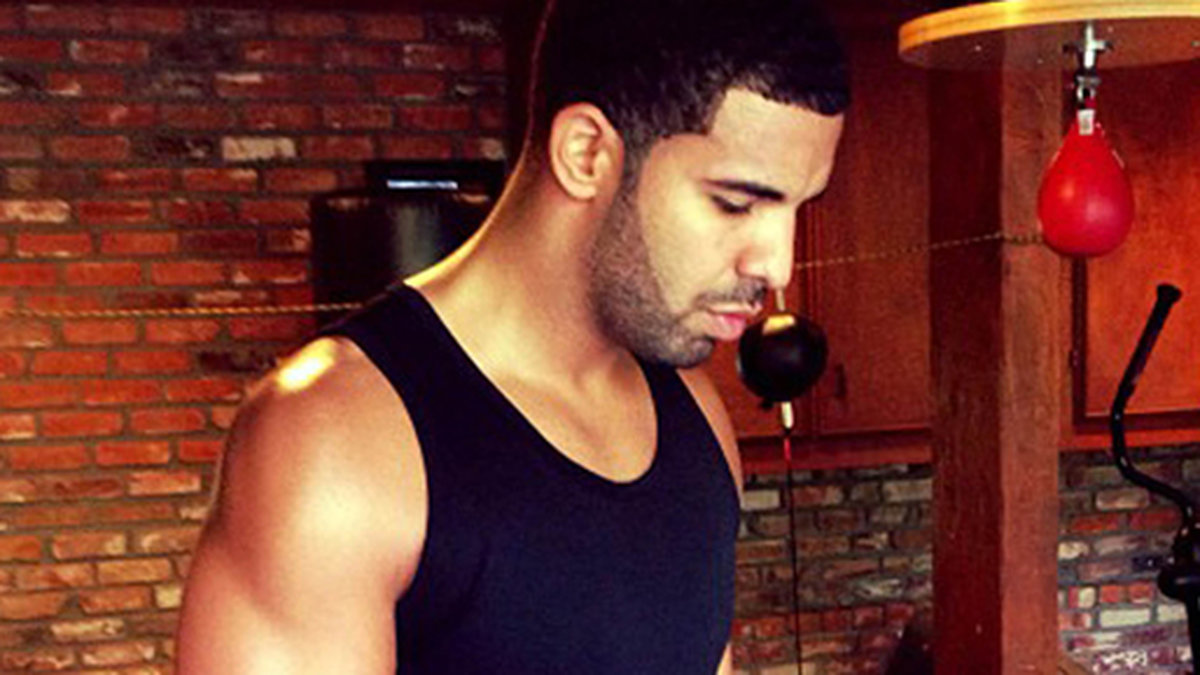 Drake jobbar på att bygga muskler.