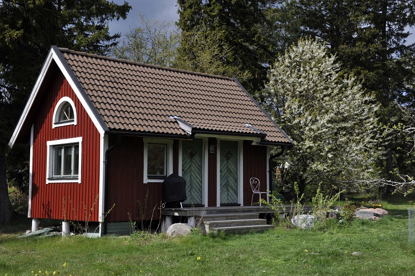 Sommarhus, stugor och kolonilotter är tydligen också någonting som utmärker svenskarna. Sommarhus, stugor och kolonilotter är tydligen också någonting som utmärker svenskarna.