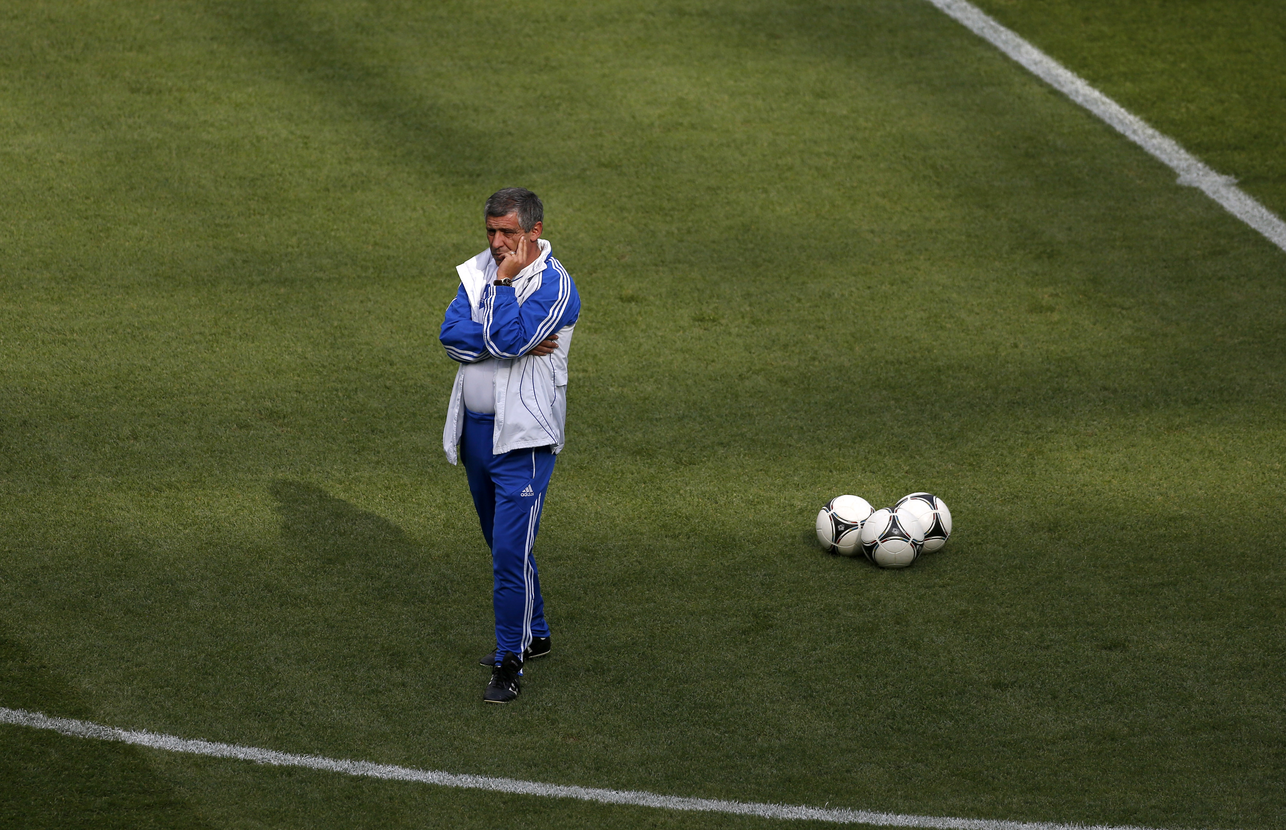 Greklands förbundskapten Fernando Santos hoppas på ett mirakel.