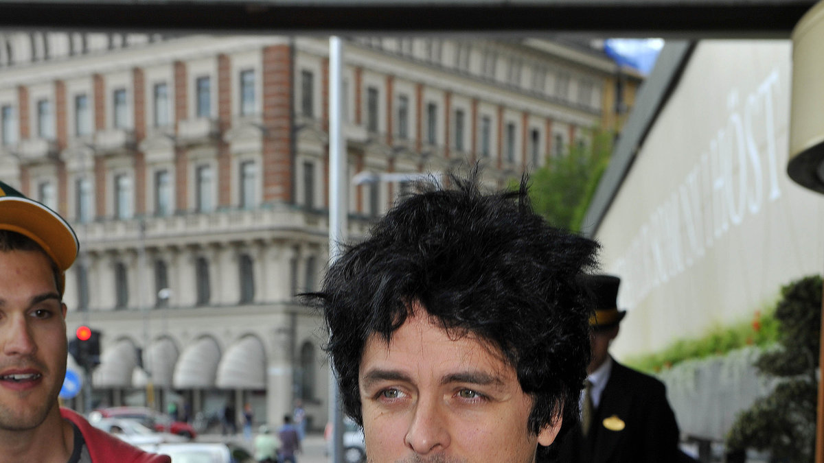 Green Day-sångaren Billie Joe Armstrong kom ut 95 och även han tror att människan är bisexuell när den föds. 