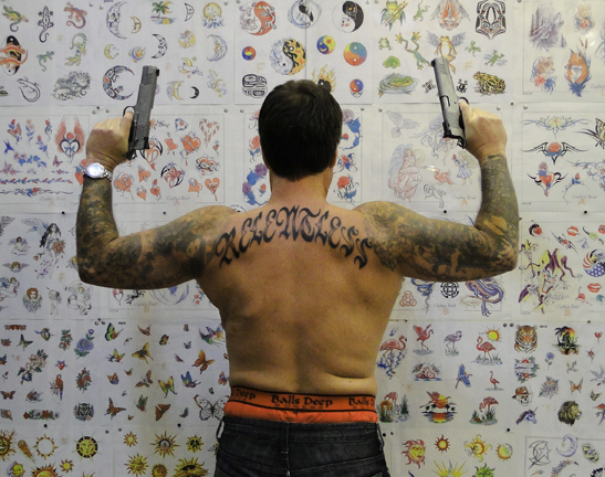 Tatuerad tjuv hängde ut sig själv på Facebook. Bilden är inte kopplad till artikeln.