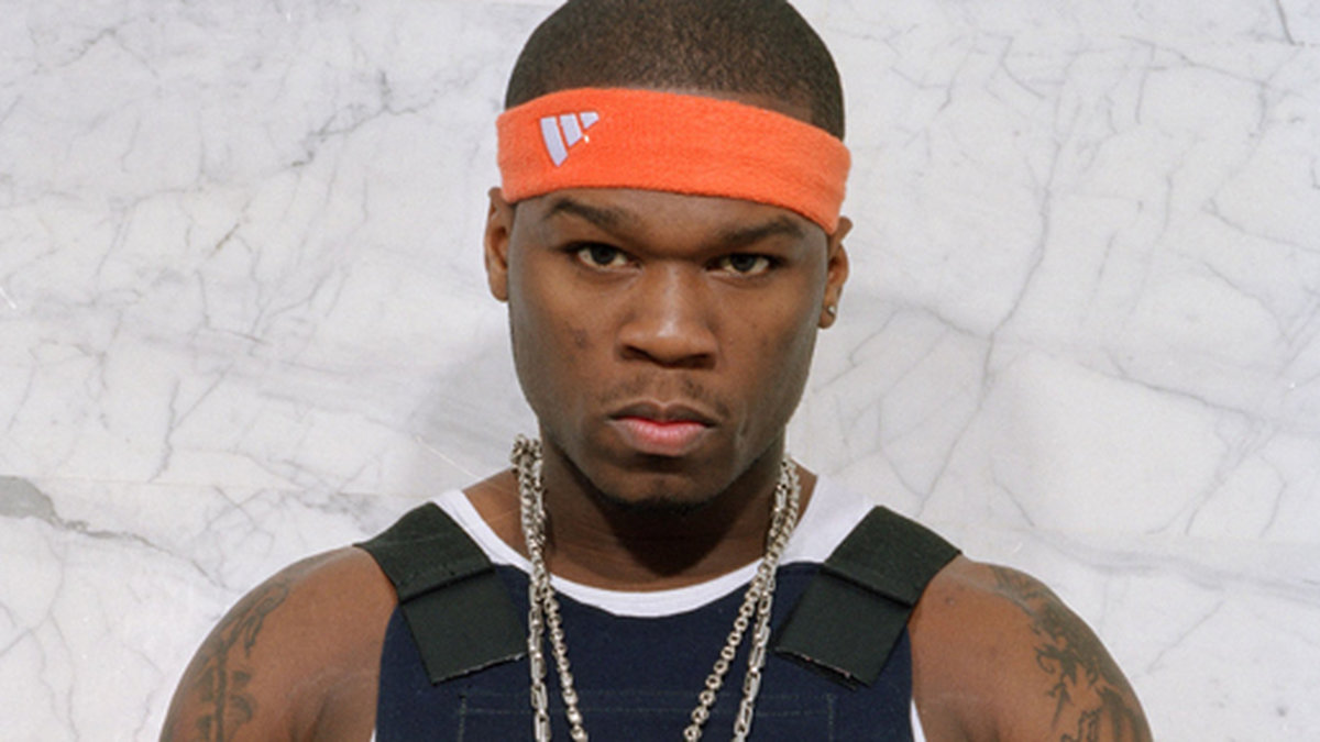 50 Cent började ta bort sina tatueringar med laser för att underlätta sin skådespelarkarriär. – Det går snabbare i sminket om de slipper sminka över mina tatueringar, sa 50 Cent. 
