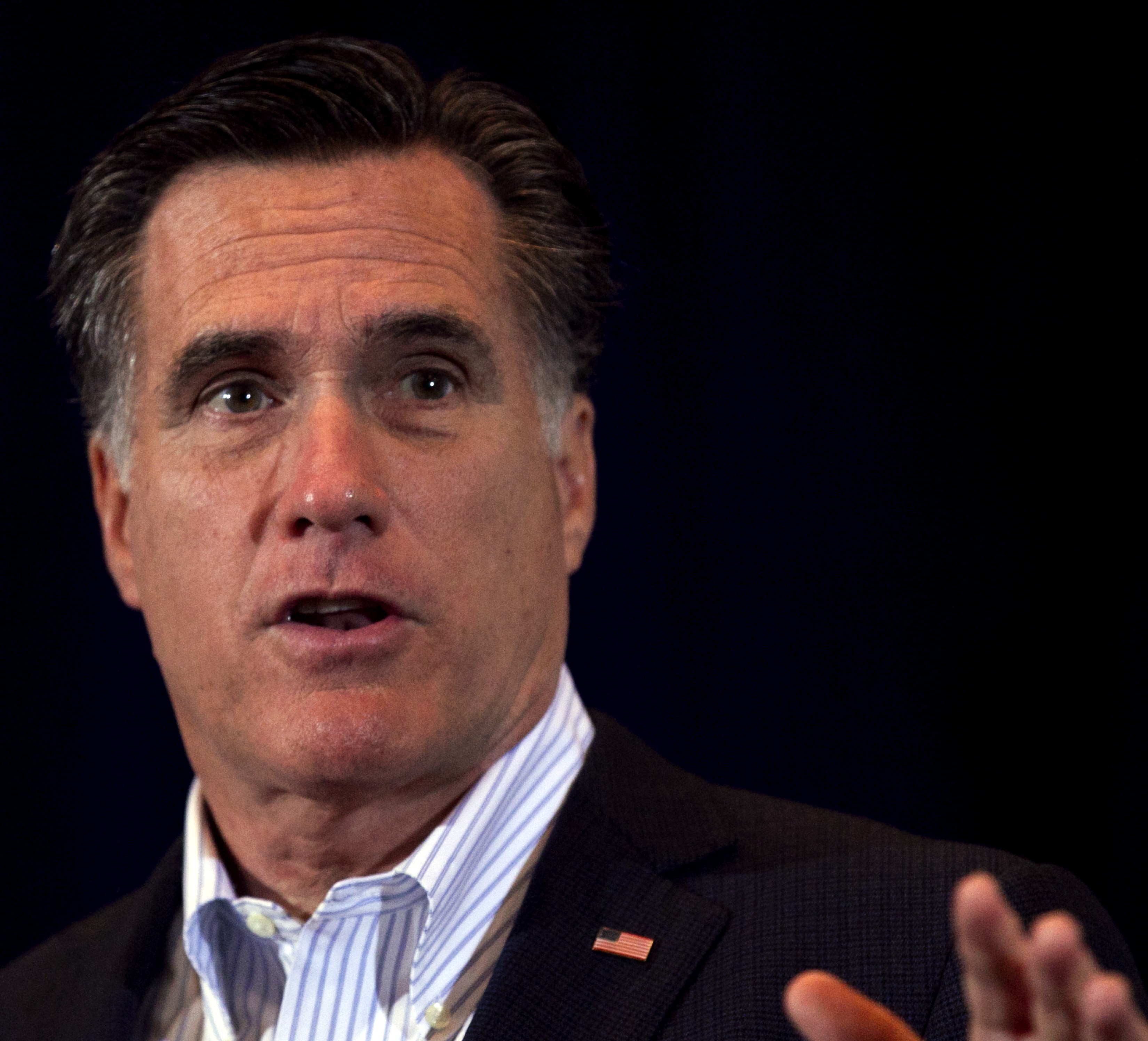 Mitt Romneys största konkurrent har hoppat av och det mesta tyder på att Romney kommer att ställa upp mot Obama i höstens val.