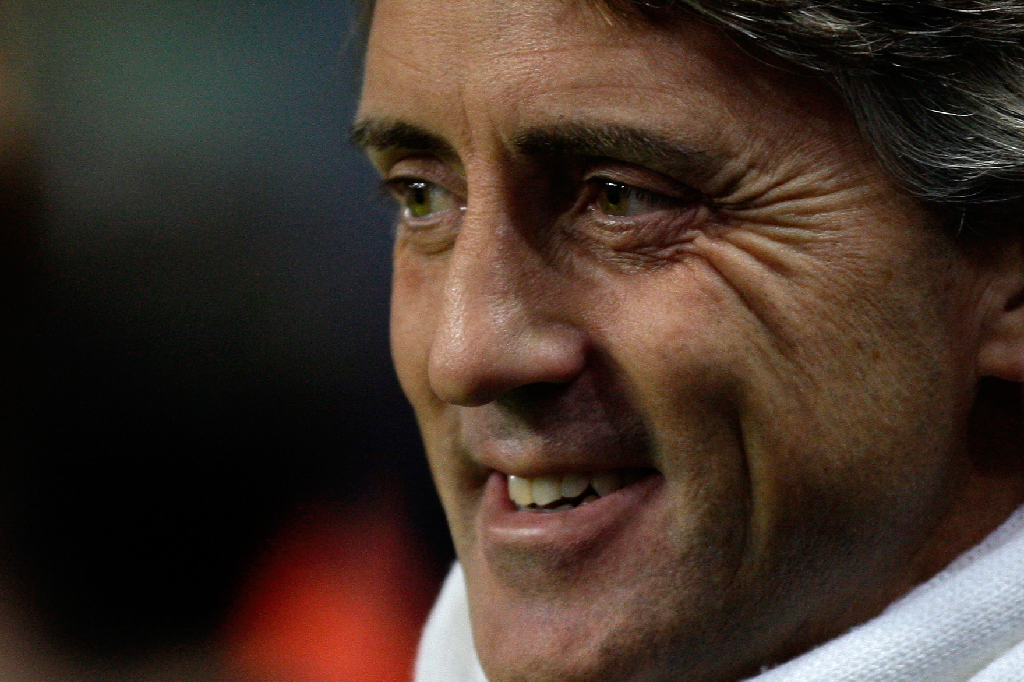 Roberto Mancini menar att anfallaren kan bli spelklar tills returmötet mot United.