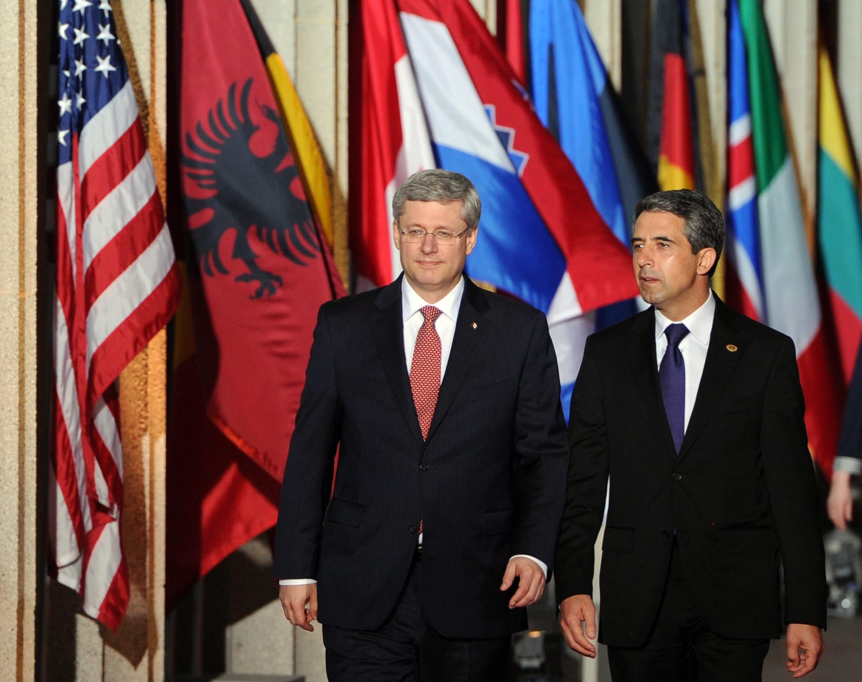 Kanadas premiärminister Stephen Harper tillsammans med Bulgariens president Rosen Plevneliev.