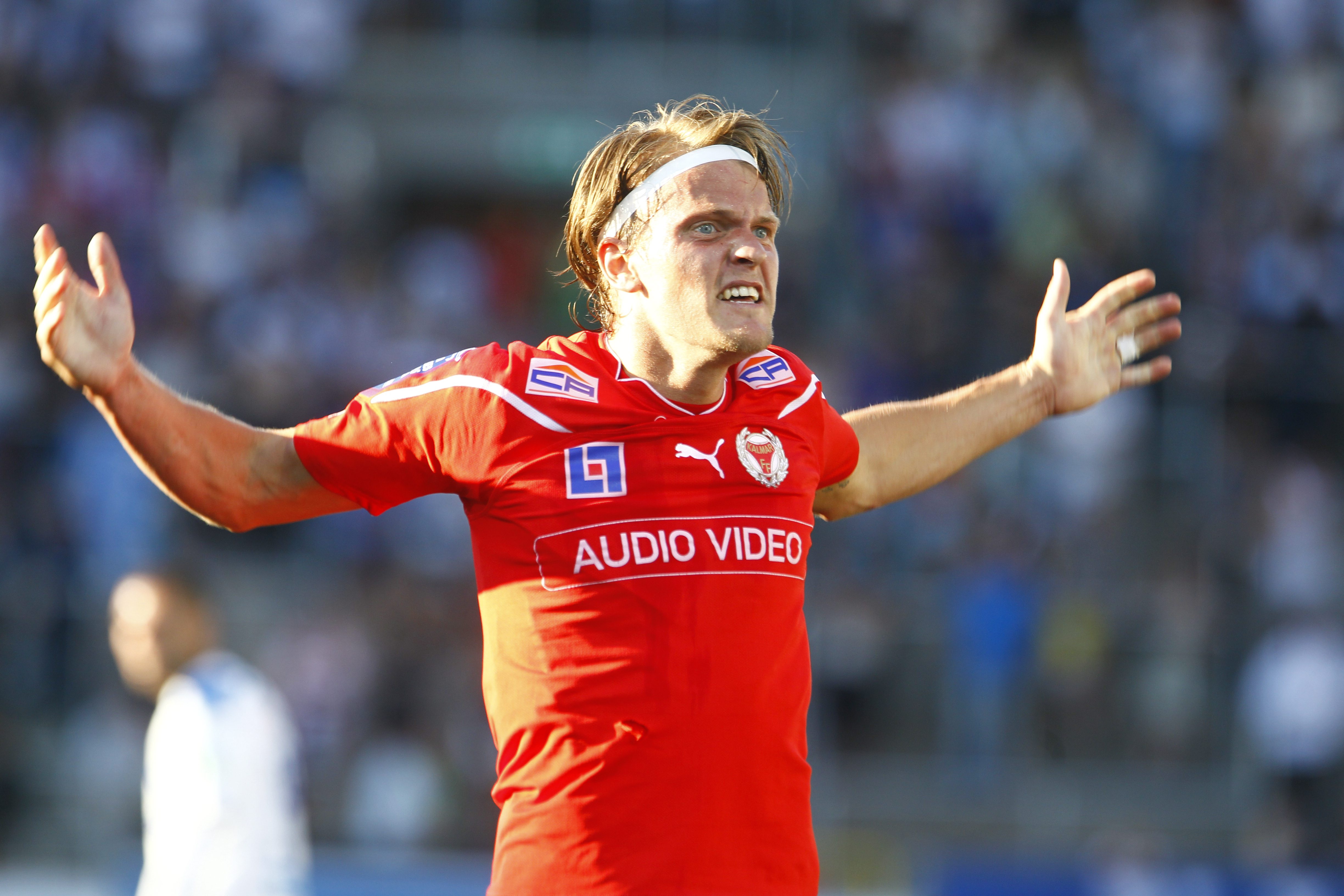 10. Kristoffer Fagercrantz, vänstermittfältare. Betyg: 3/5. Gjorde en bra första allsvensk säsong förra året i Kalmar. Bra passningsspelare som även har ett tungt skott. 10. Kristoffer Fagercrantz, vänstermittfältare. Betyg: 3/5. Gjorde en bra första allsvensk säsong förra året i Kalmar. Bra passningsspelare som även har ett tungt skott.