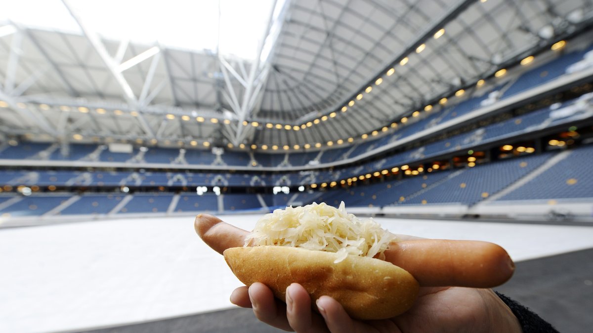 Vad vore fotboll utan korv med bröd? På Friends Arena kommer det erbjudas en specialtillverkad korv med 80 % kötthalt och surdegsbröd. En korv värdig för ett landslag.