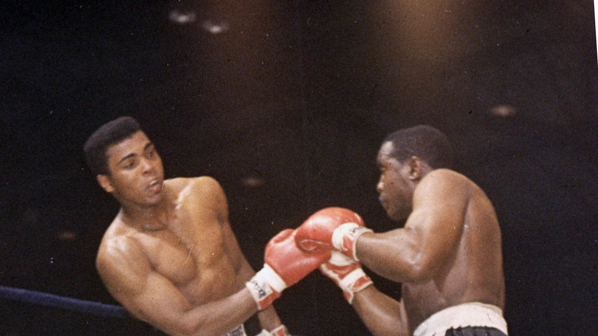 1965 möttes Ali och Liston i en returmatch. Ali vann på knockout redan i den första ronden. 
