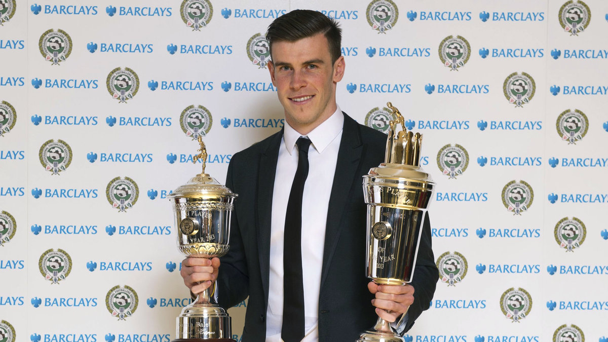 Gareth Bale är av spelarna i Premier League utsedd till årets spelare och årets bästa unga spelare.