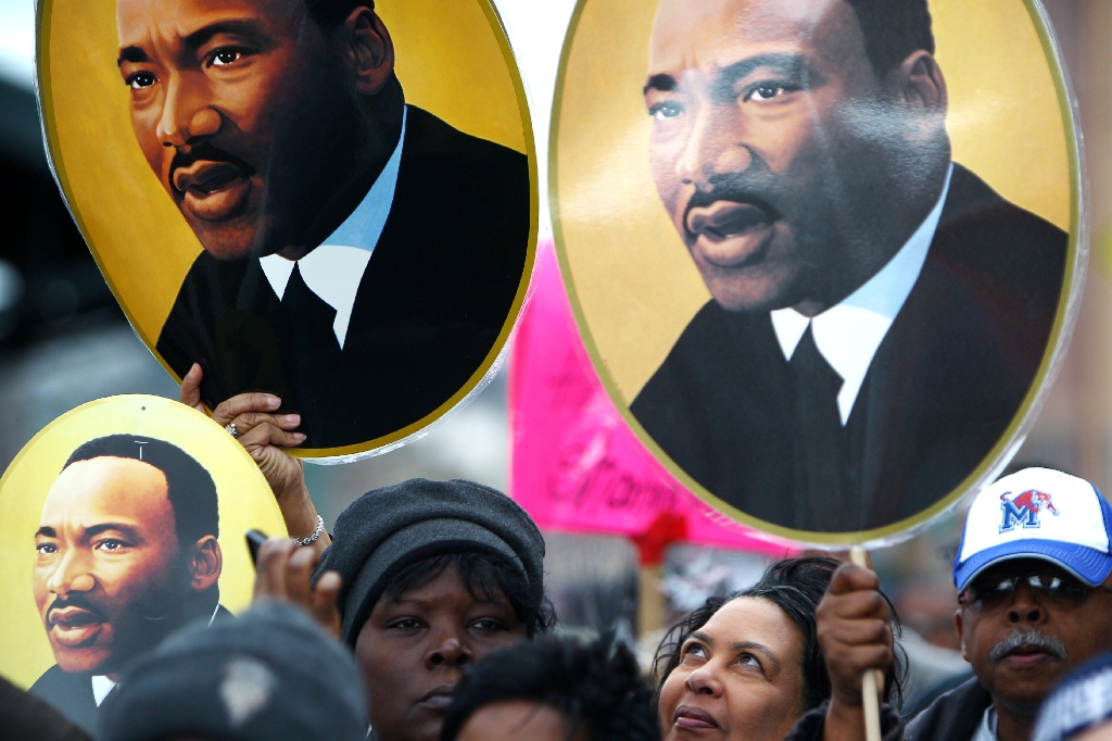 King mördades den 4 april 1968 i Memphis, Tennessee och samma år blev King den yngsta personen att motta Nobels fredspris för sitt arbete att avsluta rasdiskriminering. Martin Luther King-dagen etablerades som en amerikansk federal helgdag 1986.
