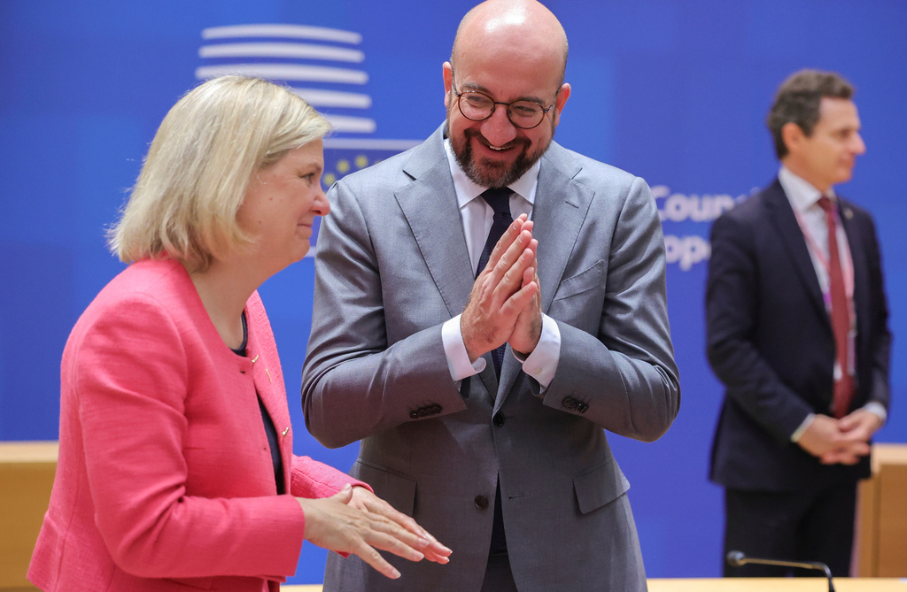 Statsminister Magdalena Andersson och EU:s rådsordförande Charles Michel under midsommaraftonens toppmöte i Bryssel.