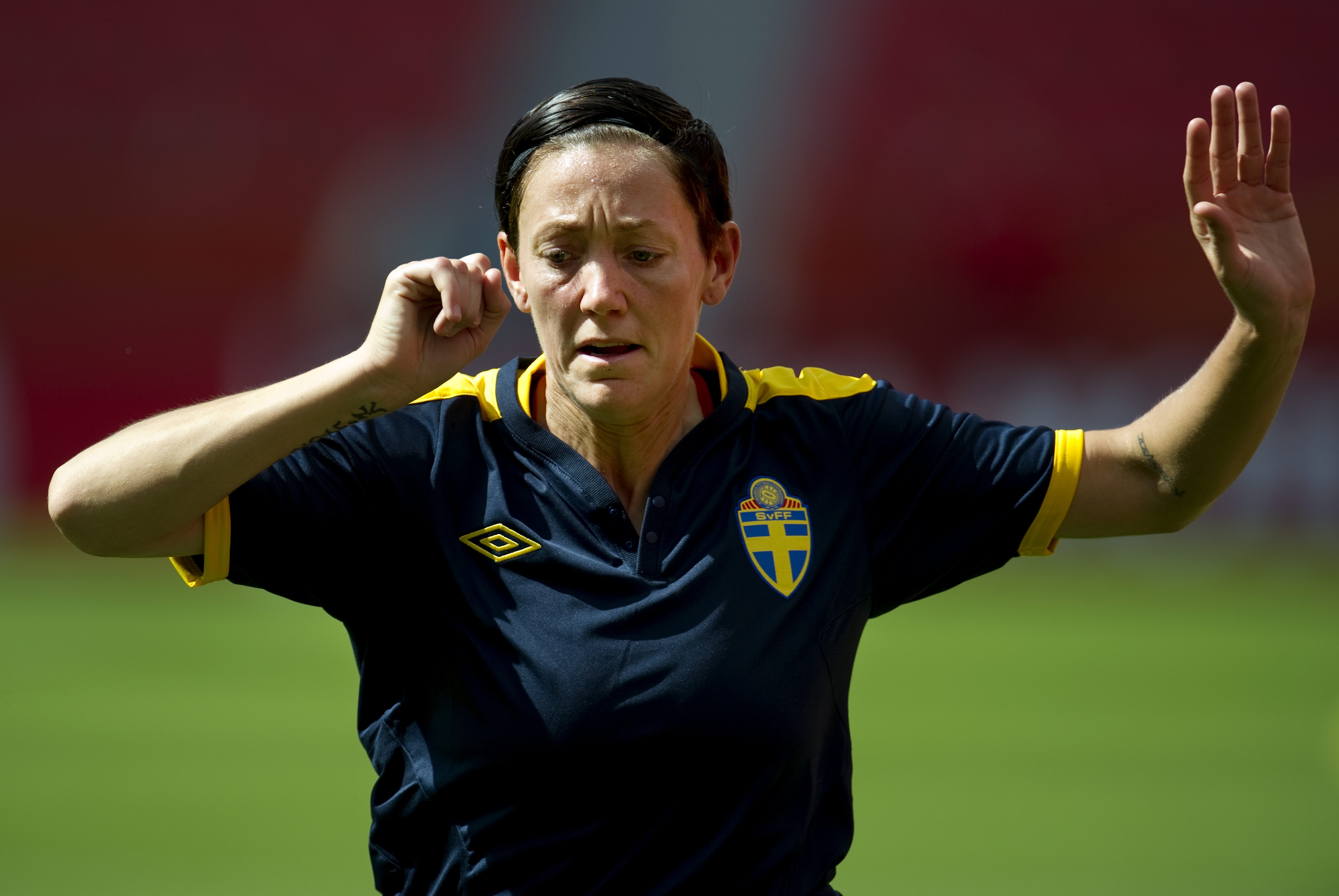 Therese Sjögran laddar inför eftermiddagsmatchen mot Colombia.