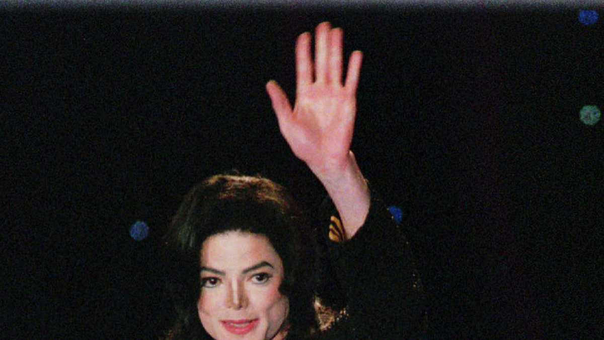 Michael Jackson hade en låt som hette Bad. Men den hade inget med simma att göra. 