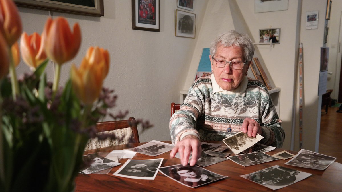 89-åriga Lea Gleitman befriades från koncentrationslägret Bergen-Belsen. Nu är hon med i gruppen 'Förintelsens ögonvittnen' som besöker skolor och berättar om sina upplevelser.