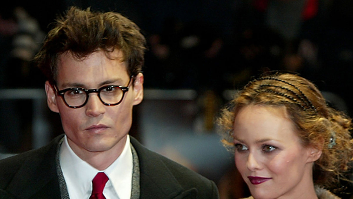 Lily-Roses föräldrar Johnny Depp och Vanessa Paradis på röda mattan år 2004. 