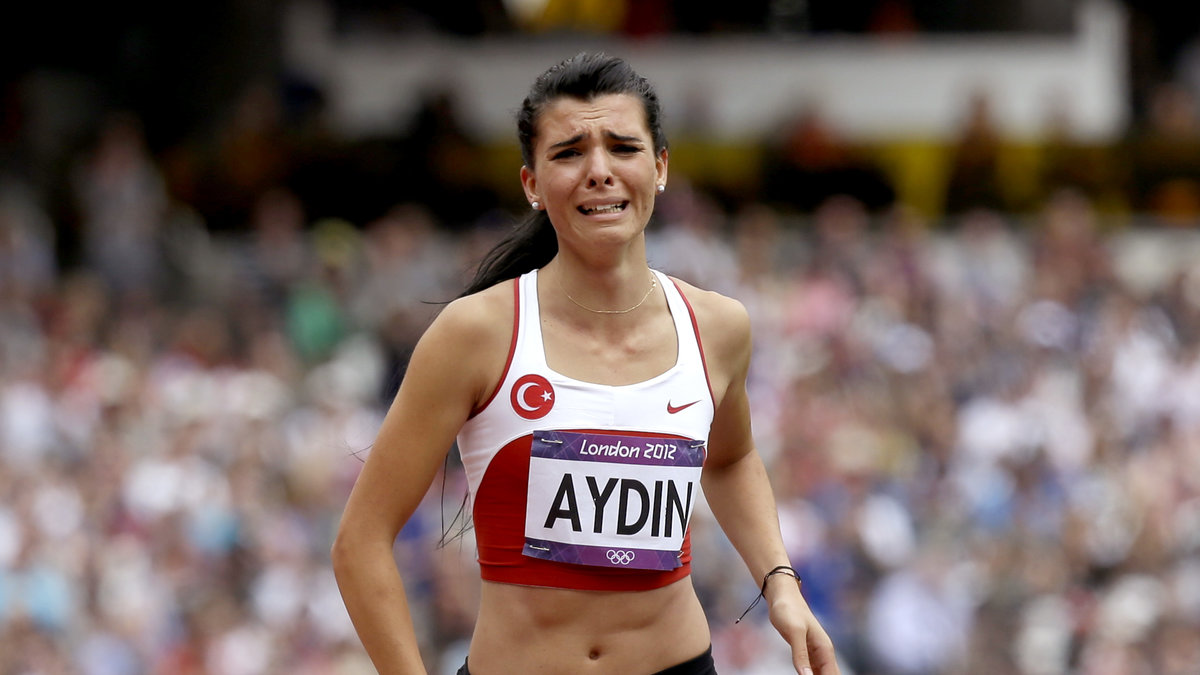Alla applåderader Aydin som gråtande genomförde 800 metersloppet. 