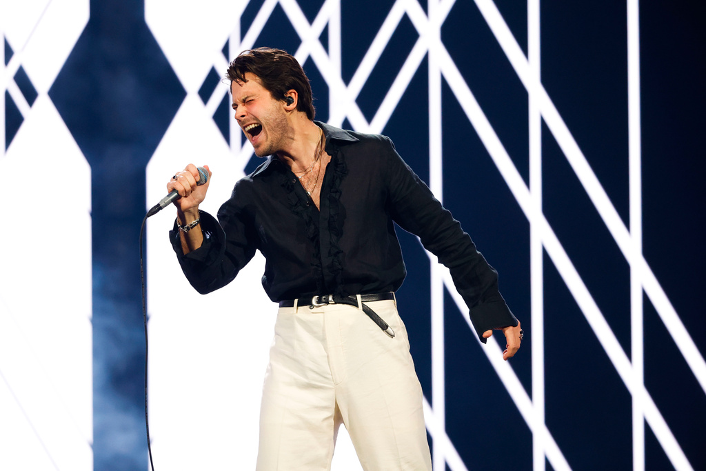 Victor Crone, som deltar med låten 'Diamonds, hade lite röstproblem under fredagens genrep inför Melodifestivalen i Göteborg.